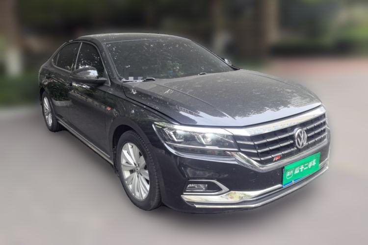 Used Volkswagen Passat 2019 330TSI Elite Edition China VI Front Right 45 Deg