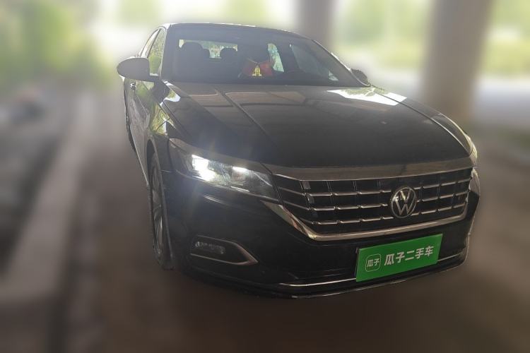 Used Volkswagen Passat 2019 330TSI Elite Edition China VI Front Right 45 Deg
