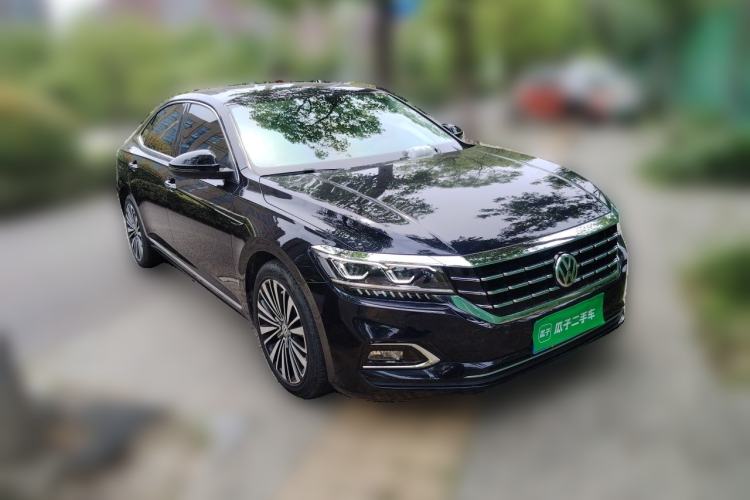 Used Volkswagen Passat 2019 330TSI Luxury Edition China VI Standard Front Right 45 Deg