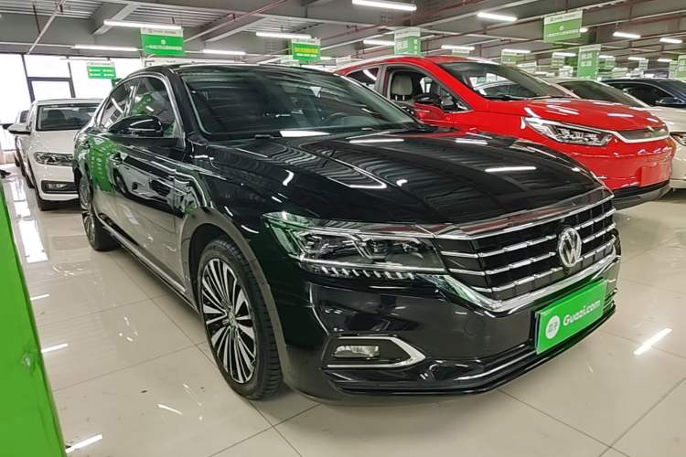 Used Volkswagen Passat 2019 330TSI Prestige Edition China VI Standard Front Right 45 Deg