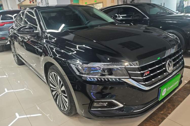 Used Volkswagen Passat 2019 330TSI Luxury Edition China VI Standard Front Right 45 Deg