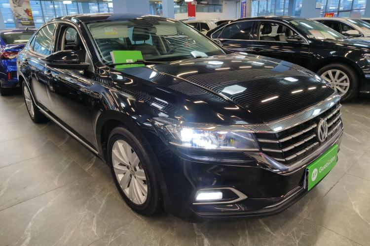 Used Volkswagen Passat 2019 330TSI Elite Edition China VI Front Right 45 Deg