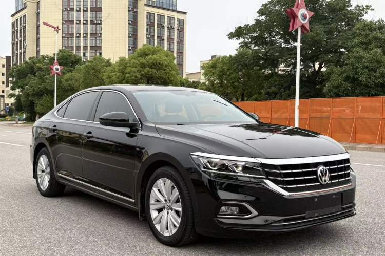Used Volkswagen Passat 2019 330TSI Elite Edition China VI Front Right 45 Deg