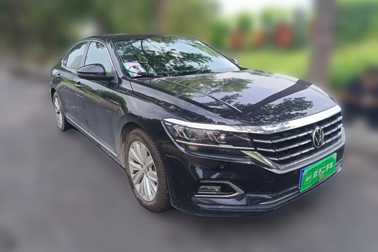 Used Volkswagen Passat 2019 330TSI Elite Edition China VI Front Right 45 Deg