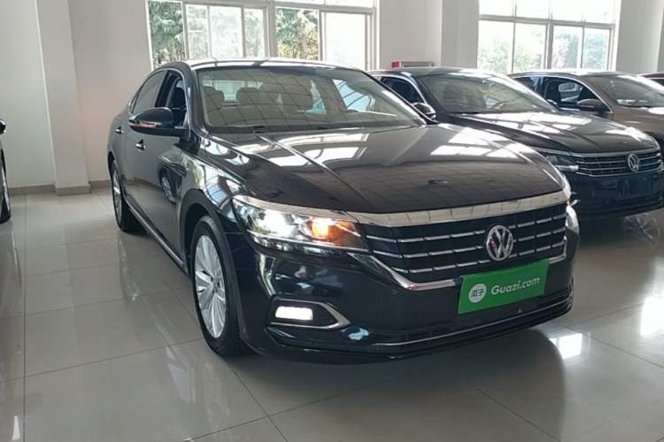 Used Volkswagen Passat 2019 330TSI Elite Edition China VI Front Right 45 Deg