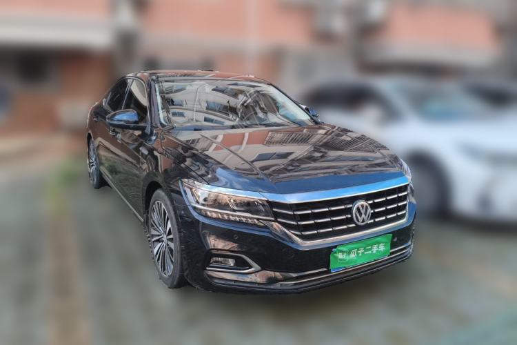 Used Volkswagen Passat 2019 330TSI Luxury Edition China VI Standard Front Right 45 Deg