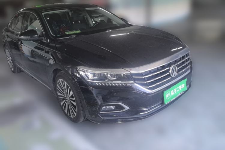 Used Volkswagen Passat 2019 330TSI Luxury Edition China VI Standard Front Right 45 Deg
