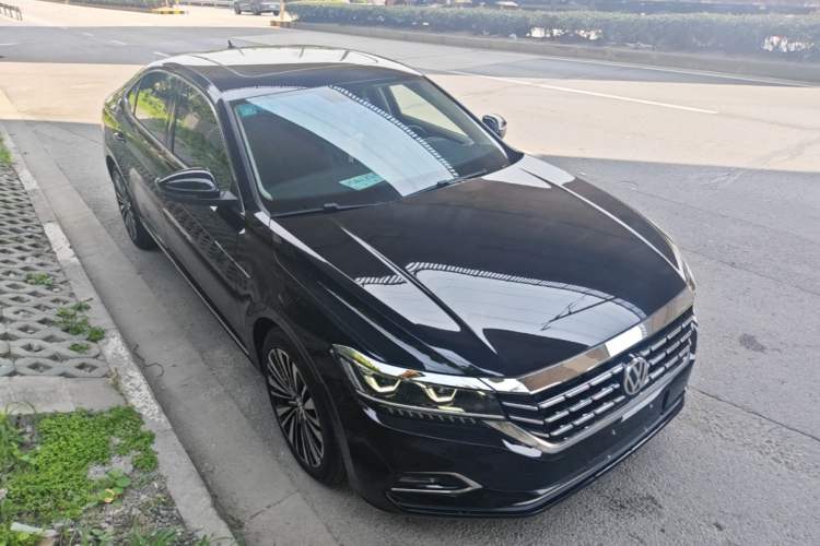 Used Volkswagen Passat 2019 330TSI Luxury Edition China V Standard Front Right 45 Deg