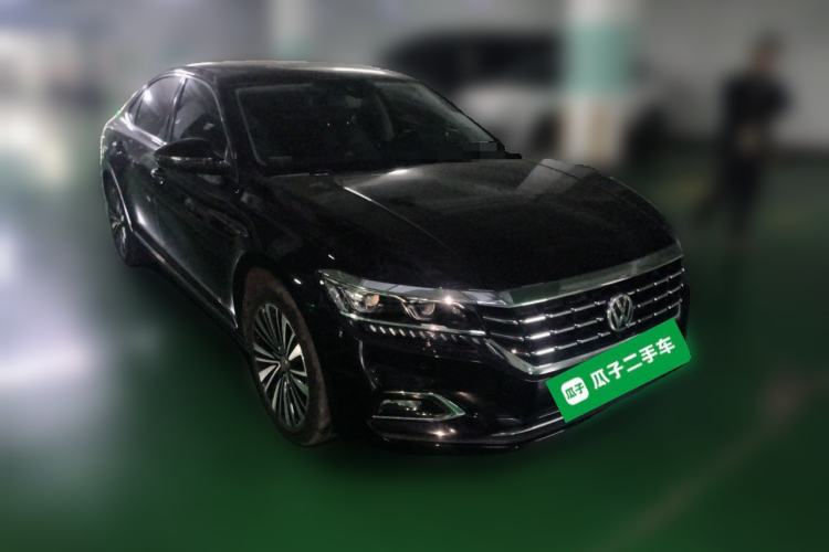 Used Volkswagen Passat 2019 330TSI Prestige Edition China VI Standard Front Right 45 Deg