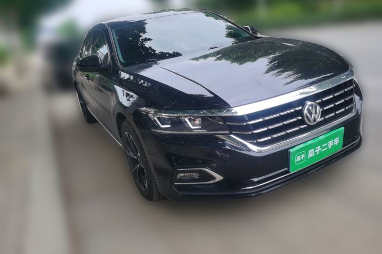 Used Volkswagen Passat 2019 330TSI Elite Edition China VI Front Right 45 Deg