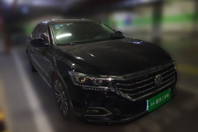 Used Volkswagen Passat 2019 330TSI Luxury Edition China VI Standard Front Right 45 Deg