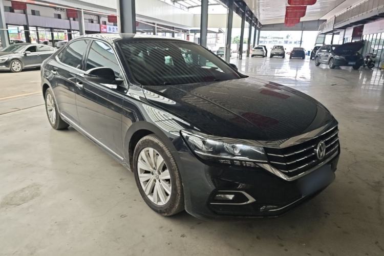 Used Volkswagen Passat 2019 330TSI Elite Edition China VI Front Right 45 Deg