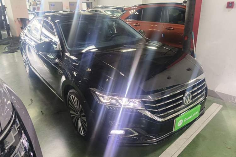 Used Volkswagen Passat 2019 330TSI Luxury Edition China V Standard Front Right 45 Deg