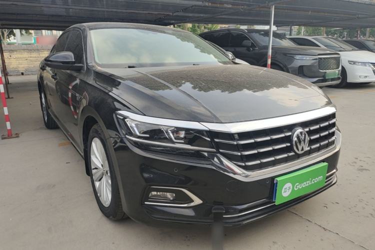 Used Volkswagen Passat 2019 330TSI Elite Edition China VI Front Right 45 Deg