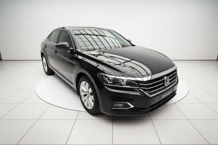 Used Volkswagen Passat 2019 330TSI Elite Edition China VI Front Right 45 Deg