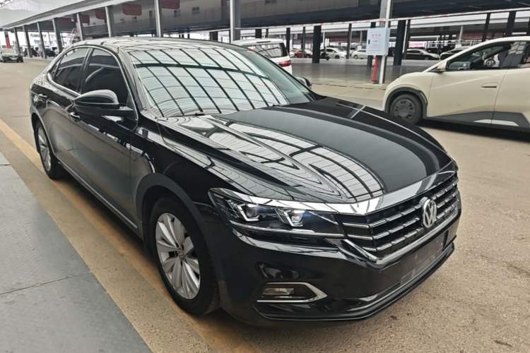 Used Volkswagen Passat 2019 330TSI Elite Edition China VI Front Right 45 Deg