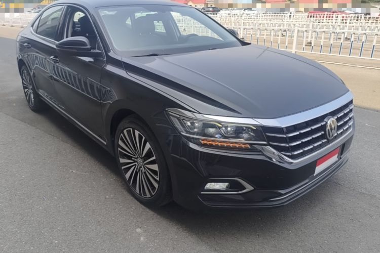 Used Volkswagen Passat 2019 330TSI Luxury Edition China VI Standard Front Right 45 Deg