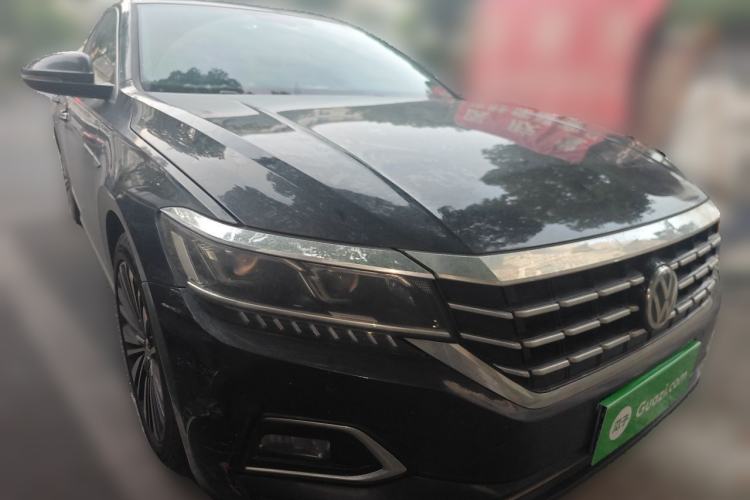 Used Volkswagen Passat 2019 330TSI Luxury Edition China VI Standard Front Right 45 Deg