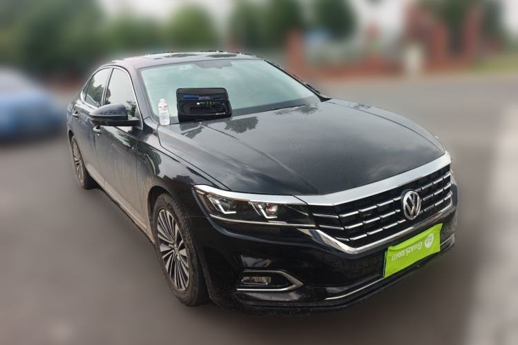 Used Volkswagen Passat 2019 330TSI Elite Edition China VI Front Right 45 Deg
