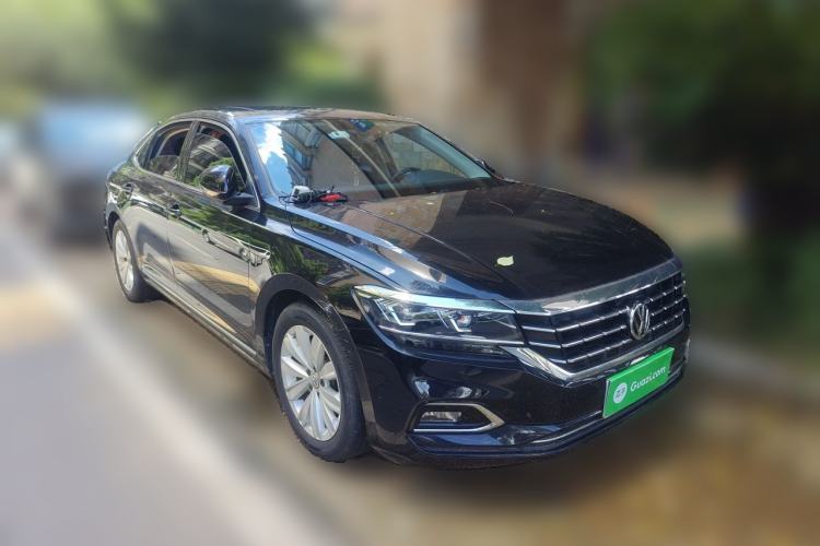 Used Volkswagen Passat 2019 330TSI Elite Edition China VI Front Right 45 Deg