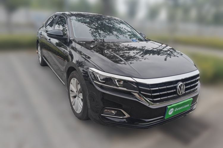 Used Volkswagen Passat 2019 330TSI Elite Edition China VI Front Right 45 Deg