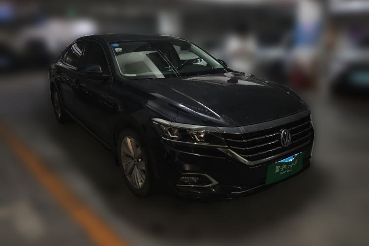 Used Volkswagen Passat 2019 330TSI Elite Edition China VI Front Right 45 Deg