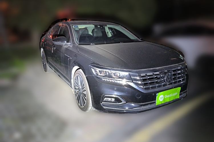Used Volkswagen Passat 2019 330TSI Luxury Edition China VI Standard Front Right 45 Deg