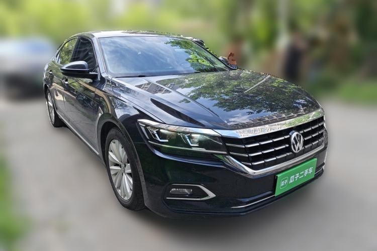 Used Volkswagen Passat 2019 330TSI Elite Edition China VI Front Right 45 Deg