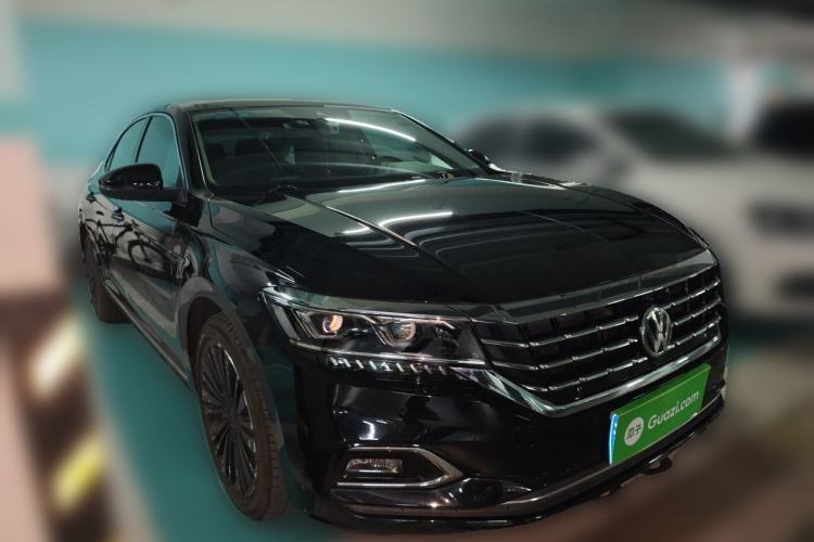 Used Volkswagen Passat 2019 330TSI Prestige Edition China VI Standard Front Right 45 Deg
