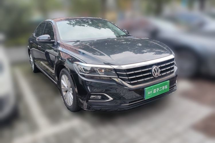Used Volkswagen Passat 2019 330TSI Elite Edition China VI Front Right 45 Deg