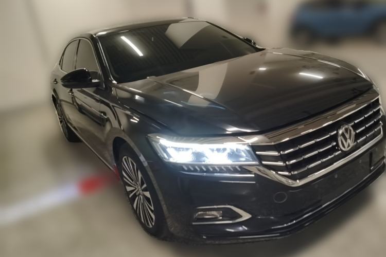 Used Volkswagen Passat 2019 330TSI Luxury Edition China VI Standard Front Right 45 Deg