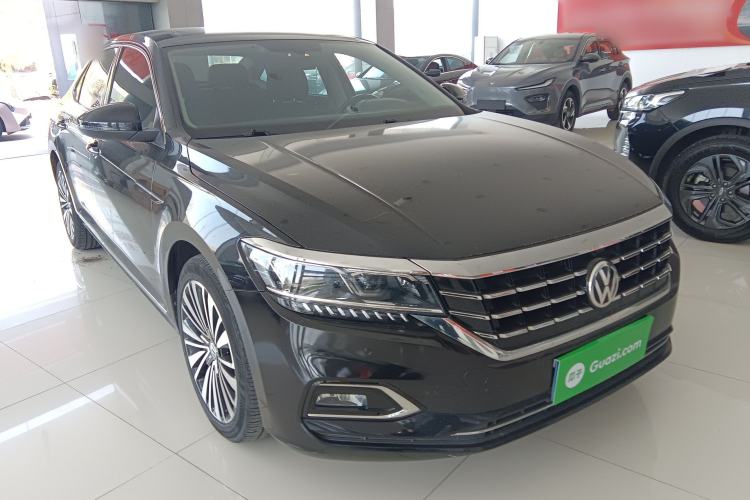 Used Volkswagen Passat 2019 330TSI Luxury Edition China VI Standard Front Right 45 Deg