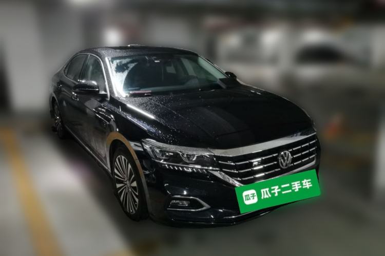 Used Volkswagen Passat 2019 330TSI Luxury Edition China VI Standard Front Right 45 Deg