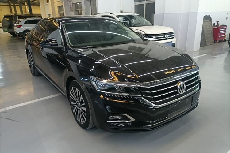 Used Volkswagen Passat 2019 330TSI Luxury Edition China VI Standard Front Right 45 Deg