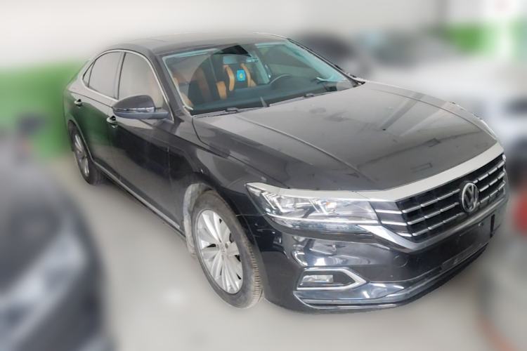 Used Volkswagen Passat 2019 330TSI Elite Edition China VI Front Right 45 Deg