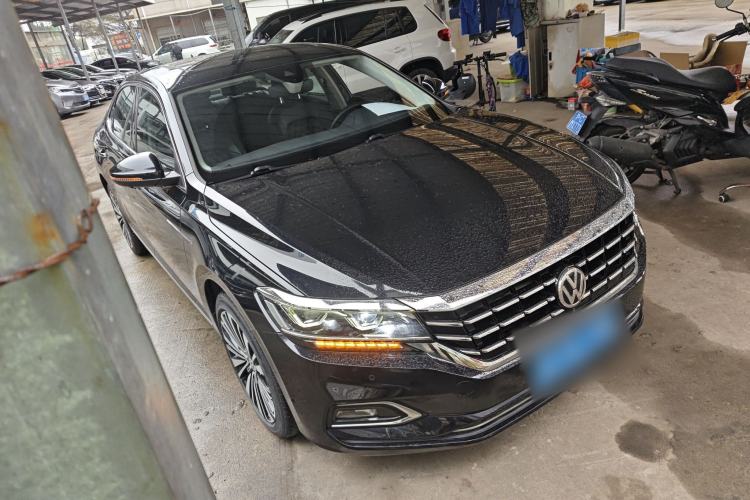 Used Volkswagen Passat 2019 330TSI Prestige Edition China VI Standard Front Right 45 Deg