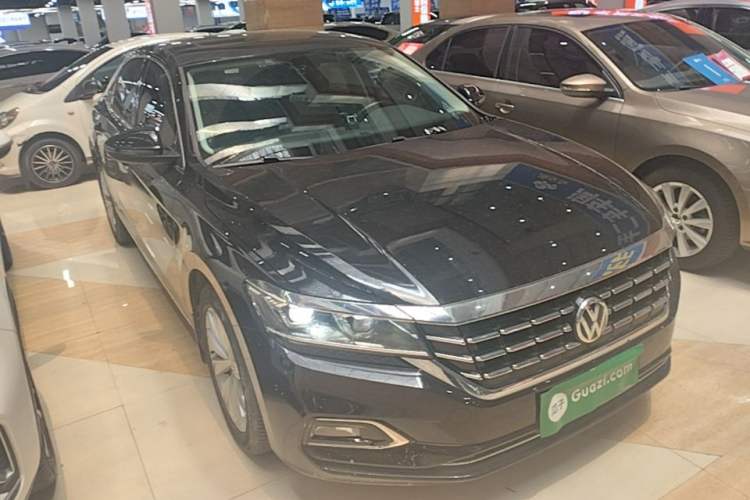 Used Volkswagen Passat 2019 330TSI Elite Edition China VI Front Right 45 Deg