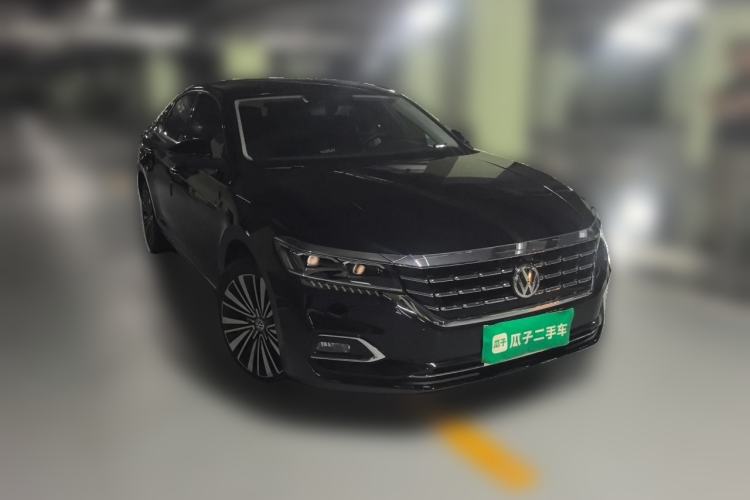 Used Volkswagen Passat 2019 330TSI Luxury Edition China VI Standard Front Right 45 Deg