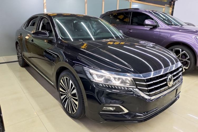 Used Volkswagen Passat 2019 330TSI Luxury Edition China VI Standard Front Right 45 Deg