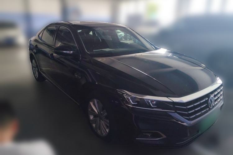 Used Volkswagen Passat 2019 330TSI Elite Edition China VI Front Right 45 Deg