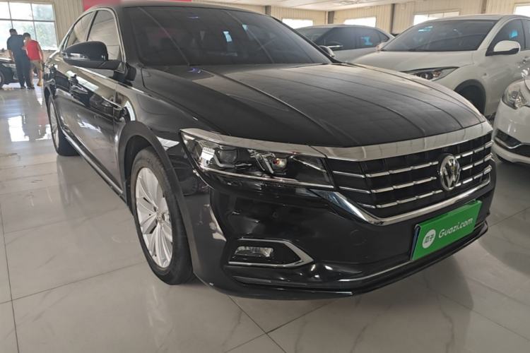 Used Volkswagen Passat 2019 330TSI Elite Edition China VI Front Right 45 Deg