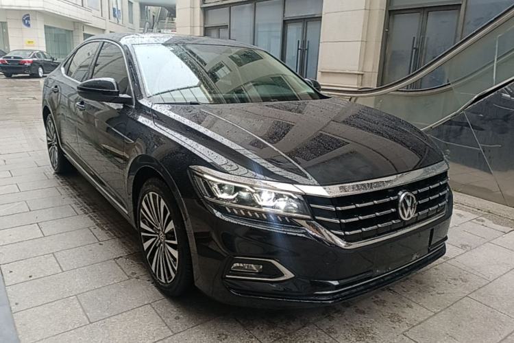 Used Volkswagen Passat 2019 330TSI Luxury Edition China VI Standard Front Right 45 Deg