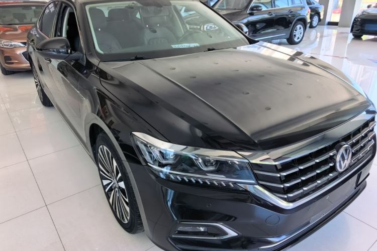 Used Volkswagen Passat 2019 330TSI Luxury Edition China VI Standard Front Right 45 Deg