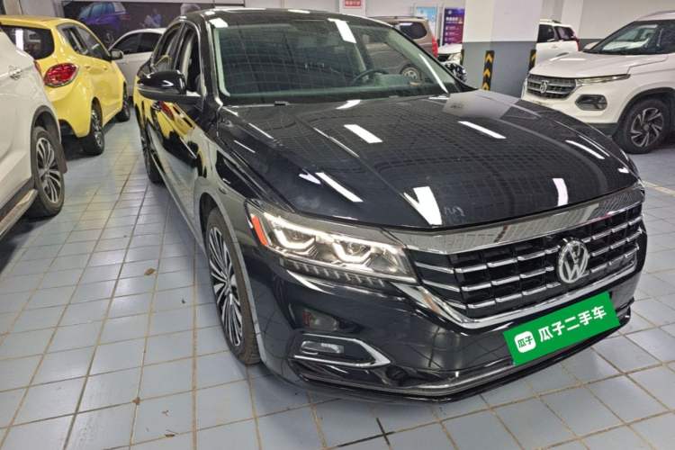 Used Volkswagen Passat 2019 330TSI Luxury Edition China VI Standard Front Right 45 Deg