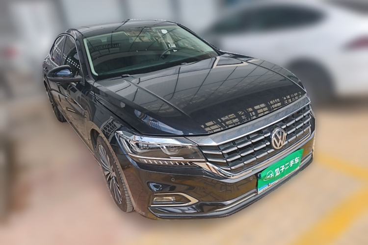 Used Volkswagen Passat 2019 330TSI Luxury Edition China VI Standard Front Right 45 Deg