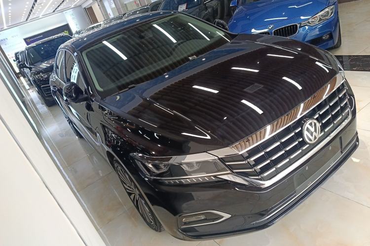Used Volkswagen Passat 2019 330TSI Luxury Edition China VI Standard Front Right 45 Deg
