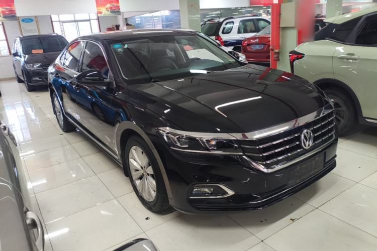 Used Volkswagen Passat 2019 330TSI Elite Edition China VI Front Right 45 Deg