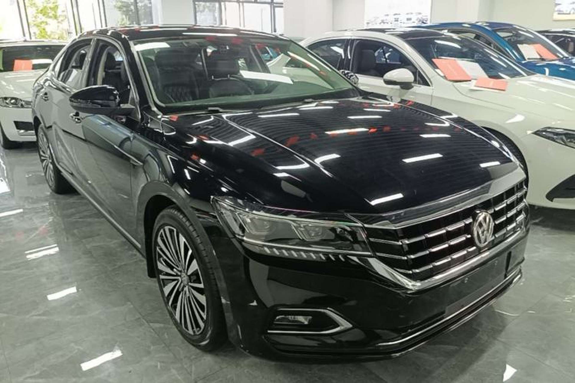 Used Volkswagen Passat 2019 330TSI Luxury Edition China VI Standard Front Right 45 Deg