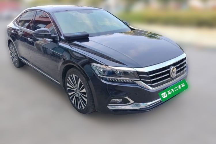 Used Volkswagen Passat 2019 330TSI Luxury Edition China VI Standard Front Right 45 Deg