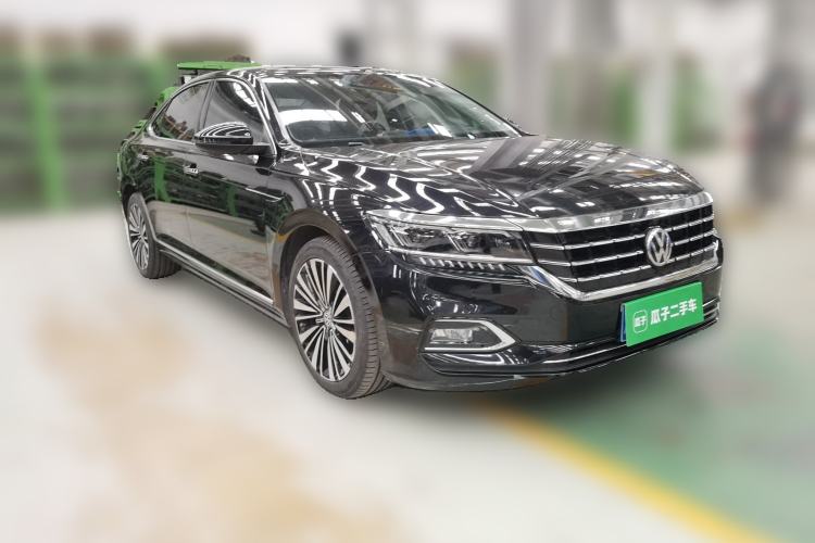 Used Volkswagen Passat 2019 330TSI Luxury Edition China VI Standard Front Right 45 Deg